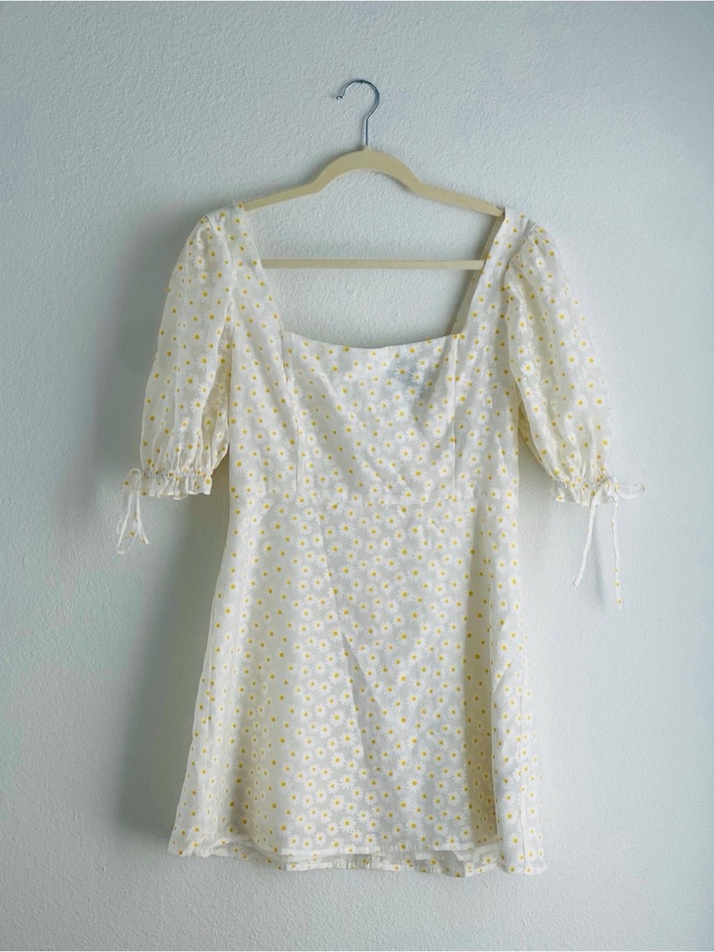 Girls' White Daisy Print Puff-Sleeve Dress